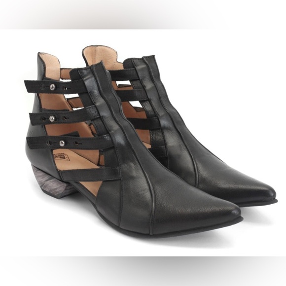 FLUEVOG TRUTH BEKKIE Sz 6 Black Strappy Leather Ankle Boots 1.5” Heel Pointy Toe - Picture 2 of 16